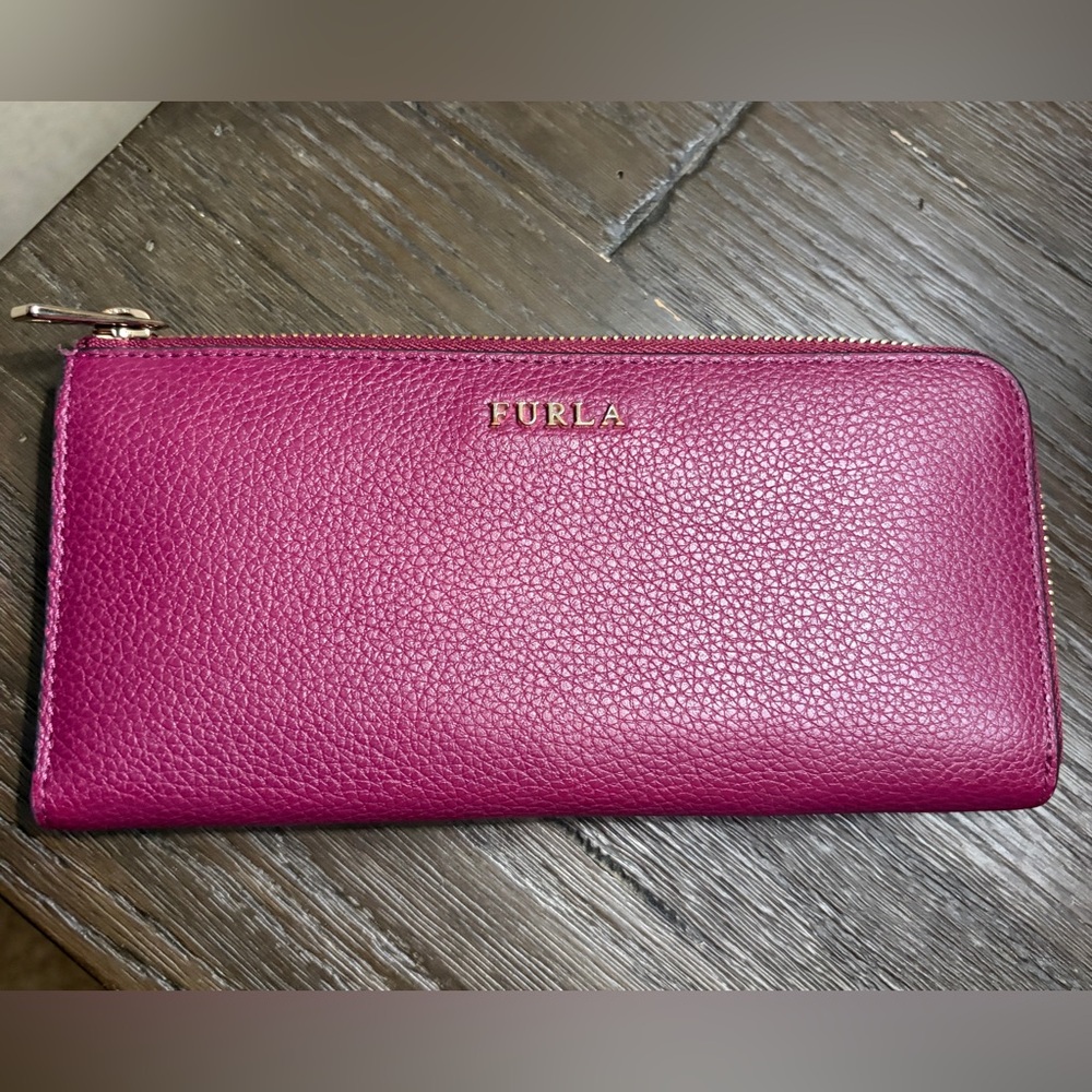 Share Show Notification for Krissykacy Closet Sale: Like and Share this Flier - Picture 12 of 13